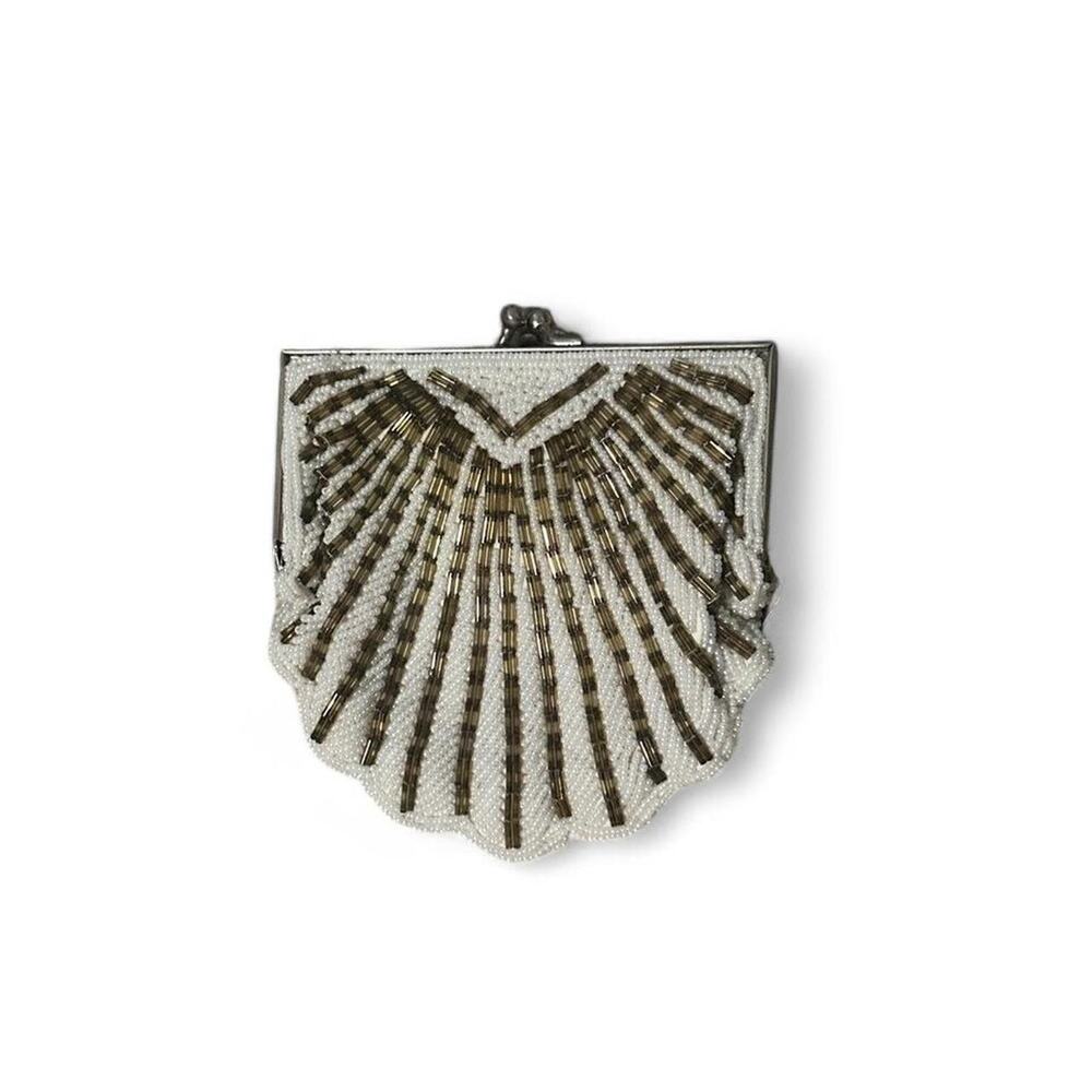 🌺 Cream and brown shell clutch bag